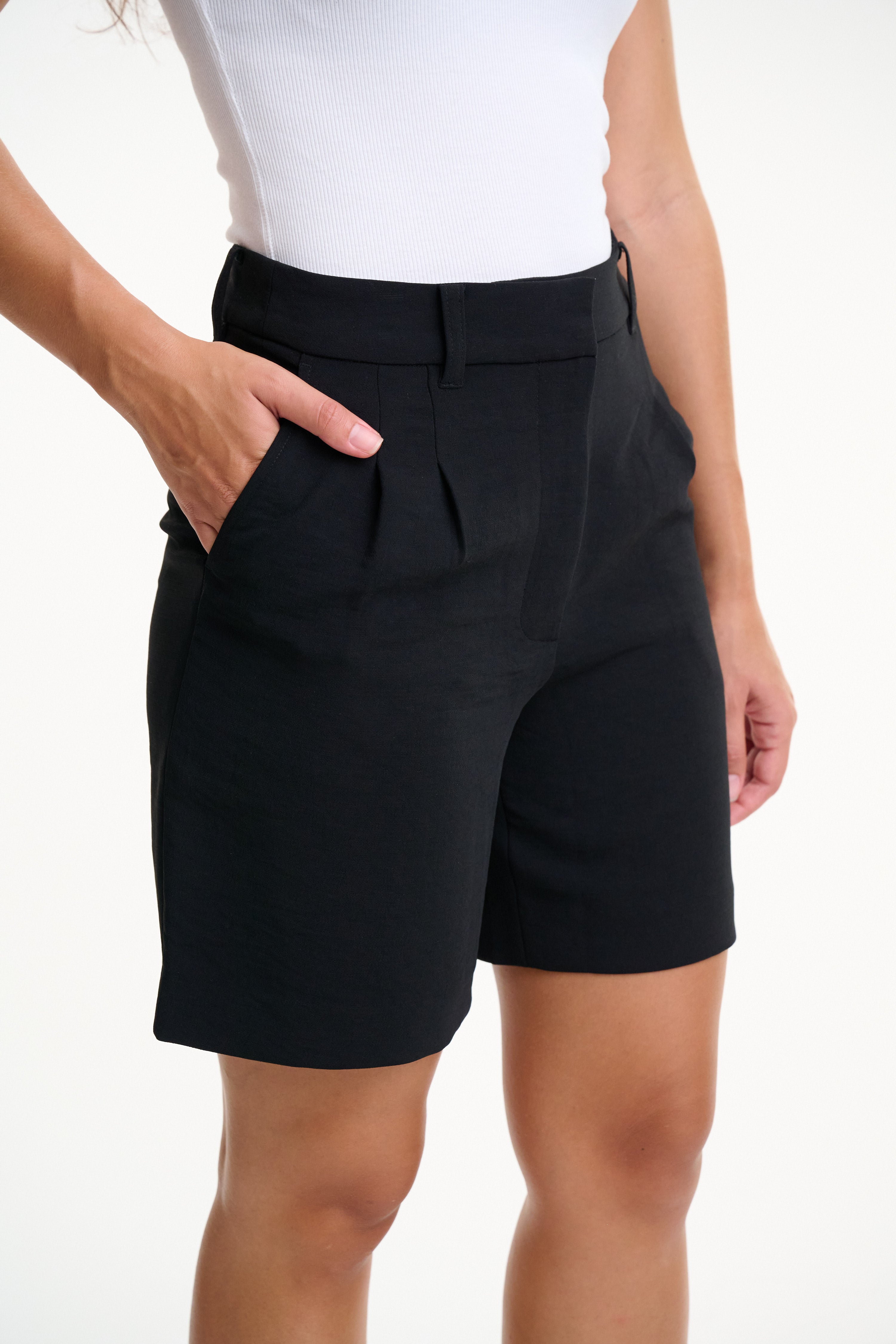 the avia bermuda short