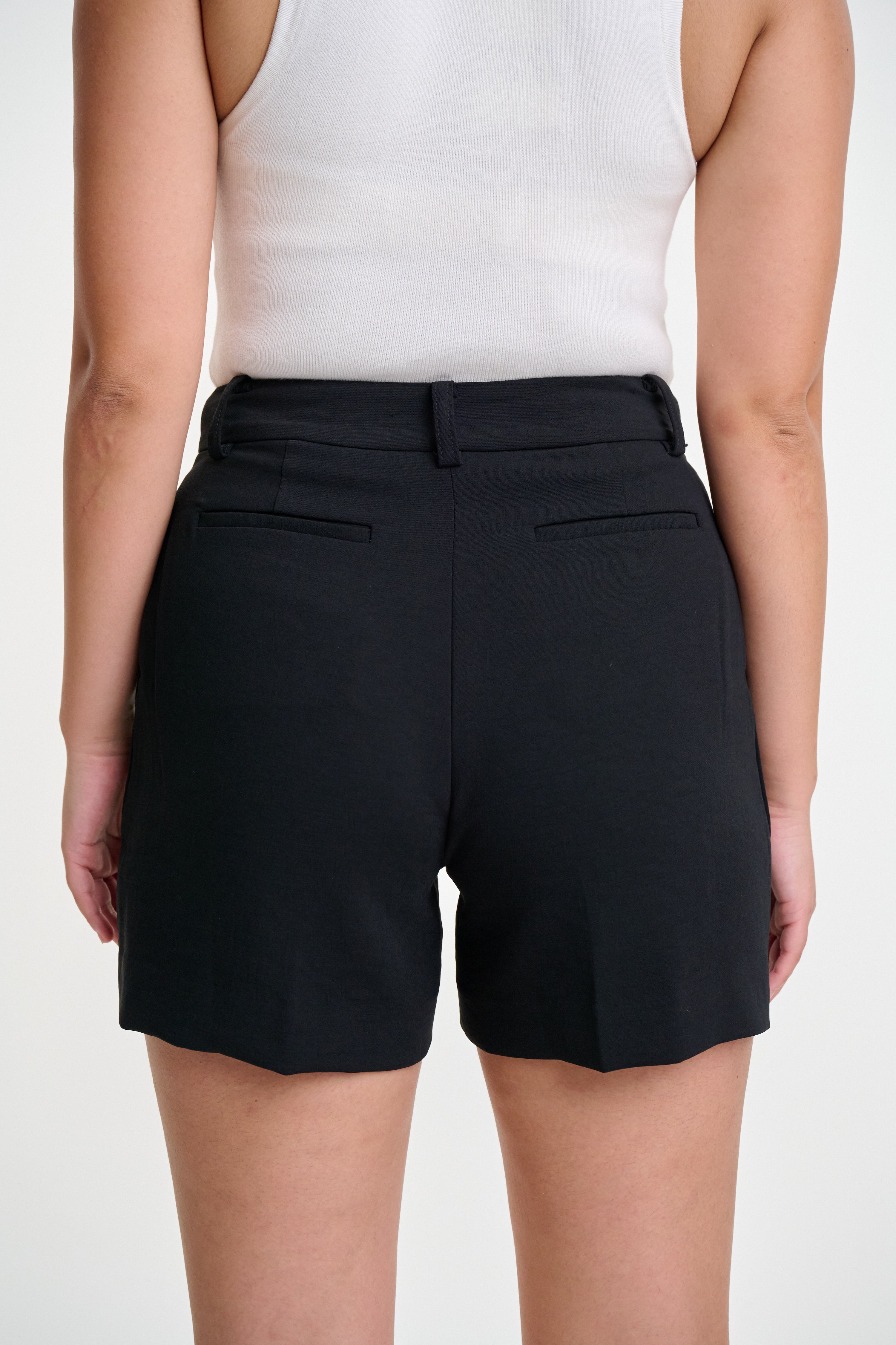 the avia tailored short